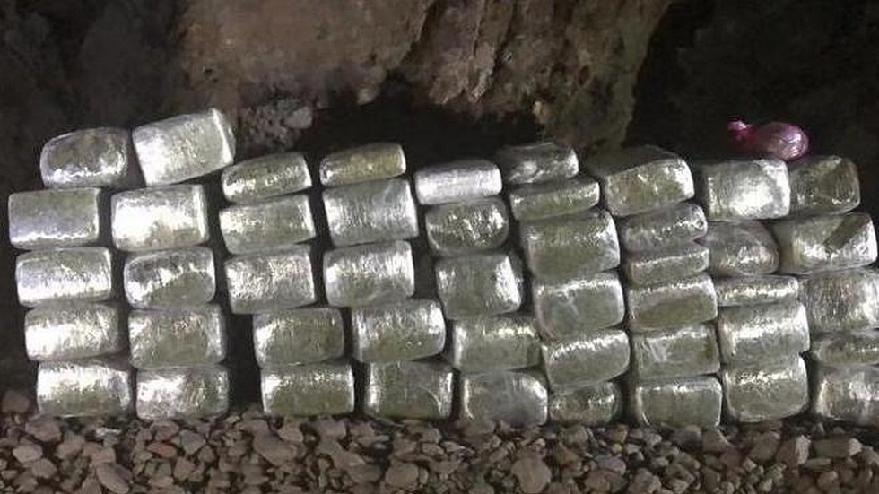 Incautan una tonelada de mariguana en cueva de Baja California