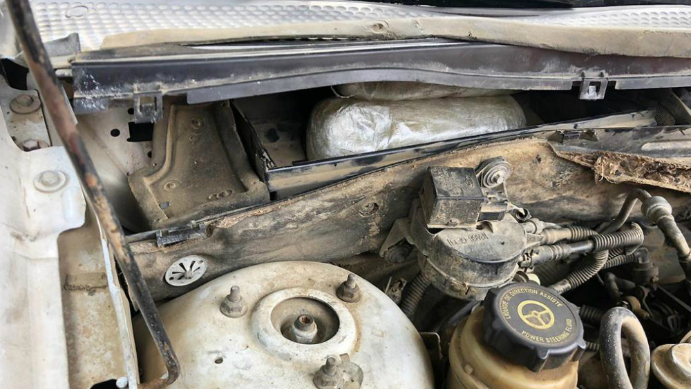 Detienen a tres personas por transportar droga en Baja California