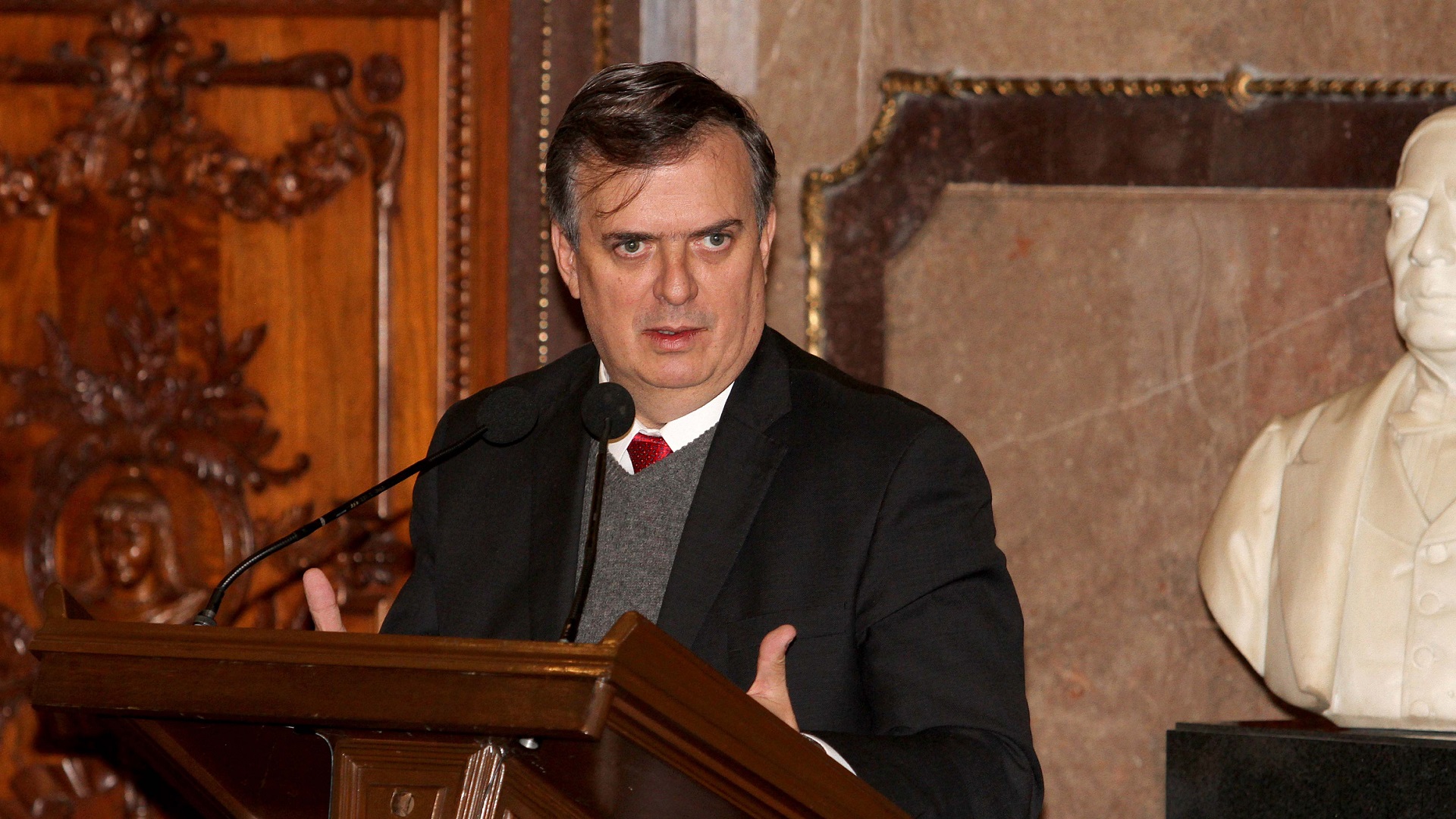 Marcelo Ebrard defiende carta de perdón enviada por AMLO