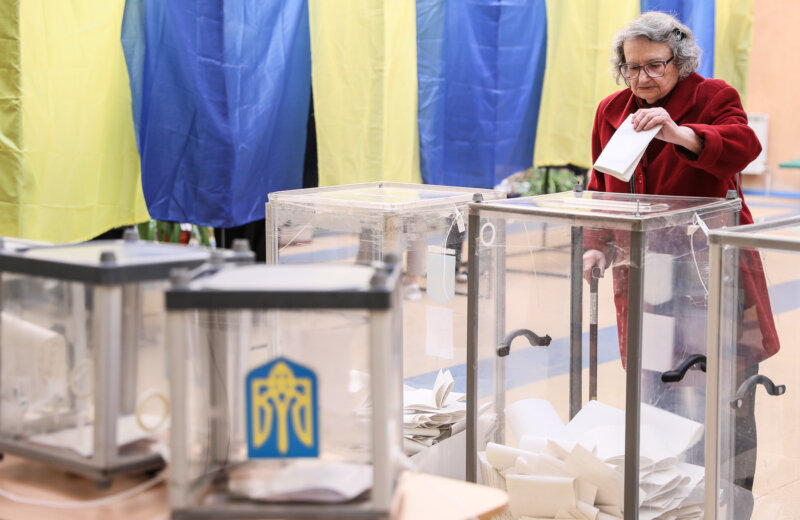 Un actor, el gran favorito en las presidenciales de Ucrania este domingo - elecciones-ucrania