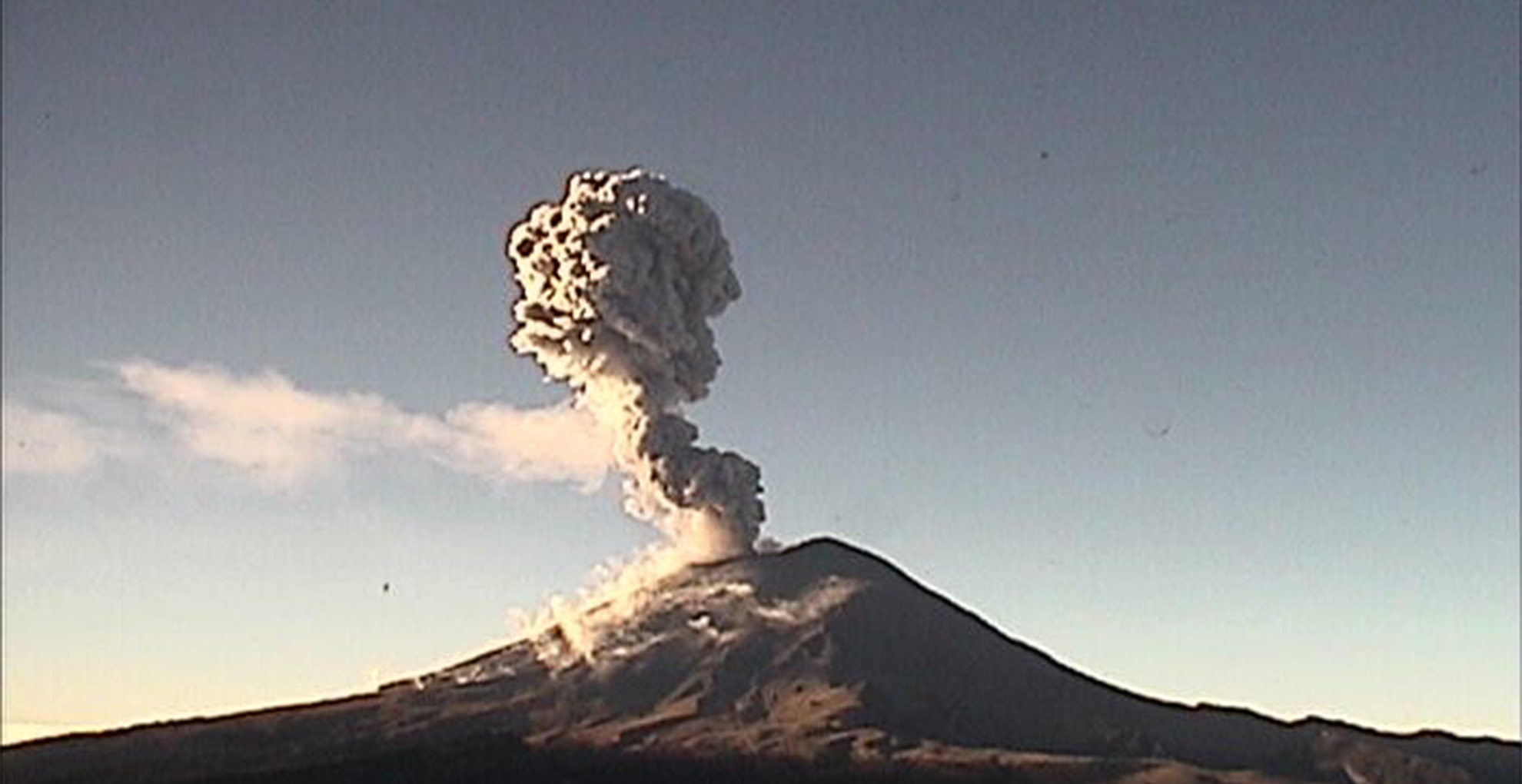 Explosión de 3 kms. de altura en el Popocatépetl