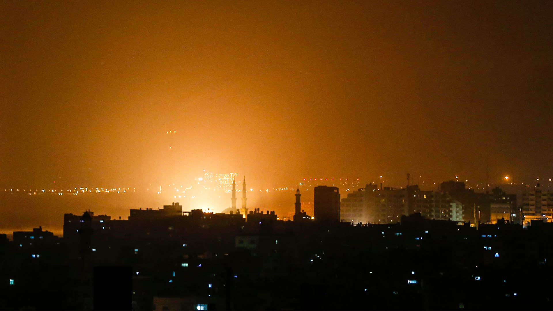 Israel ataca posiciones en Gaza en respuesta a lanzamiento de cohetes