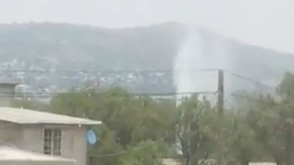 Fuga de combustible en ducto provoca ‘géiser’ en el Edomex