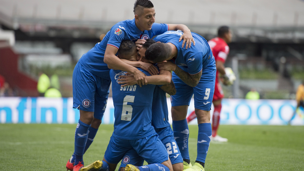 Cruz Azul golea a Pachuca y se mete a zona de calificación