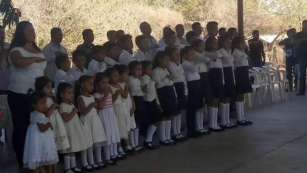 Desplazados por violencia en Guerrero regresan a sus hogares