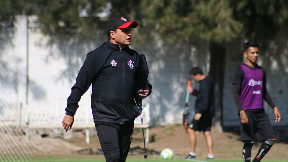 Guillermo Hoyos deja de ser técnico del Atlas