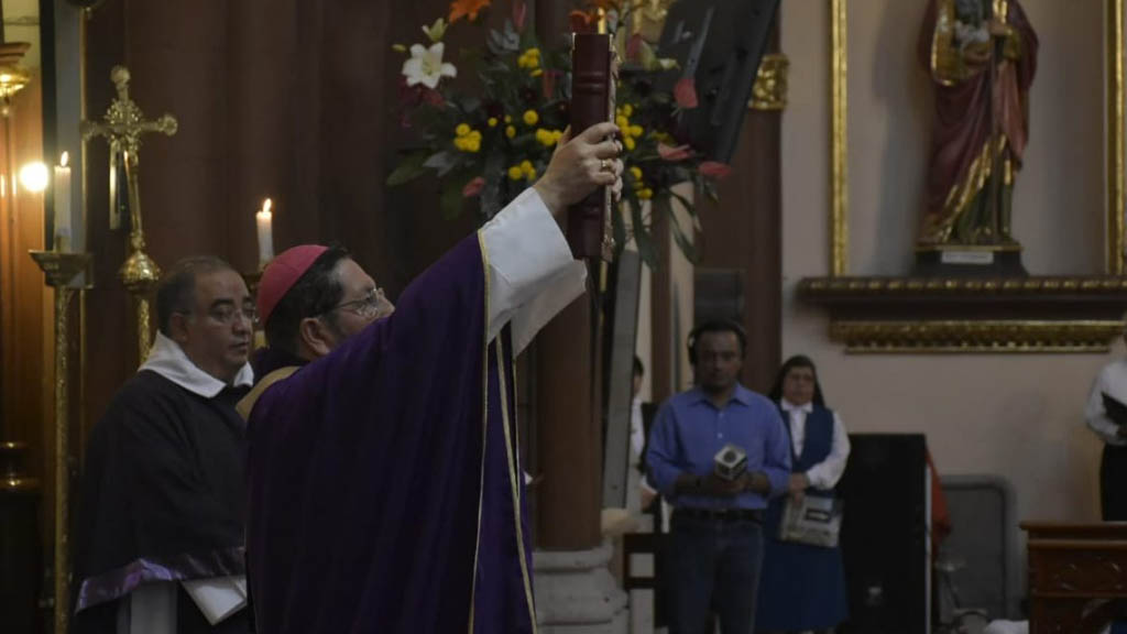 Mujeres ahora se visten como cualquier “varoncito”: Arzobispo de Xalapa