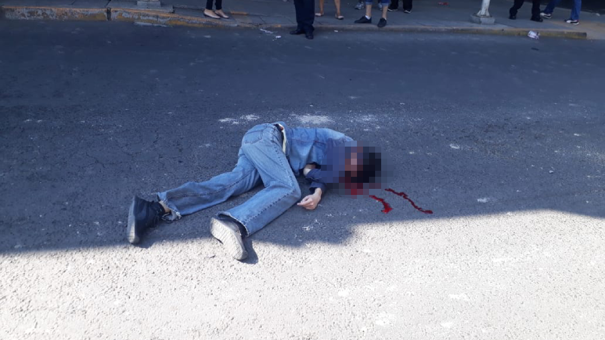 Hombre sobrevive tras saltar de puente en Iztacalco