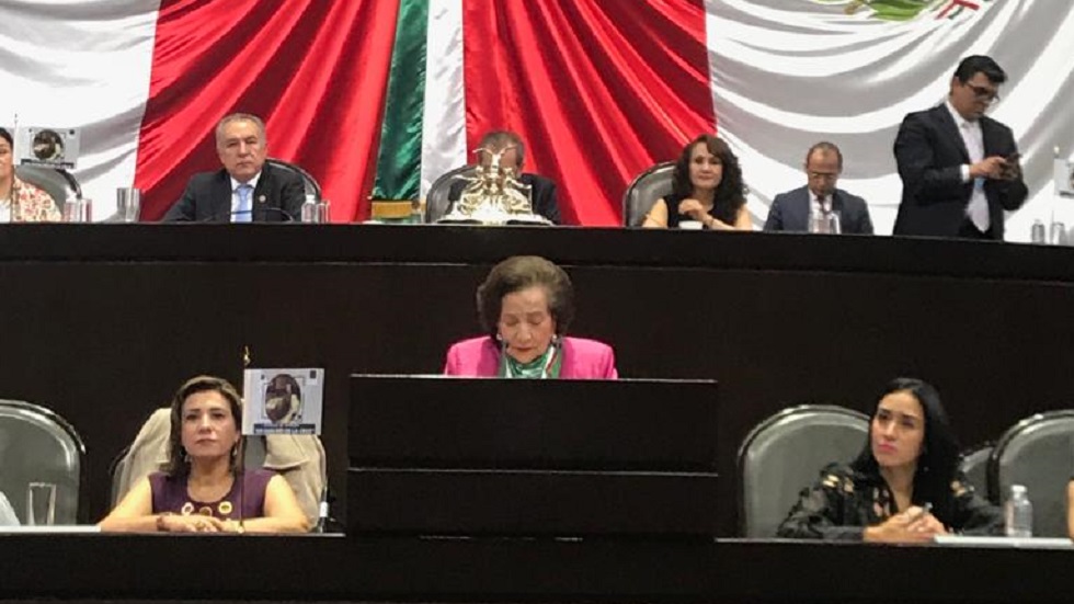 Ifigenia Martínez recibe medalla Sor Juana Inés de la Cruz