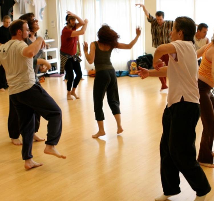 Sana tus emociones a través de la meditación dinámica de Osho - img-8732