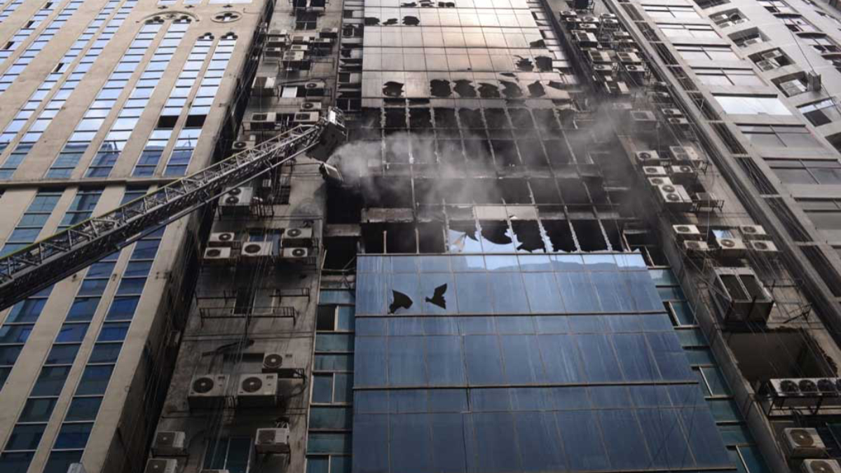 Detienen a dueños de edificio incendiado en Bangladesh