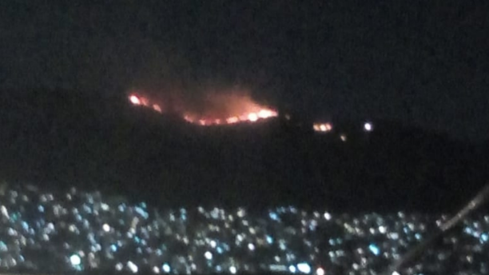 Fuerte incendio de pastizales en la GAM Fuerte incendio de pastizales en la GAM