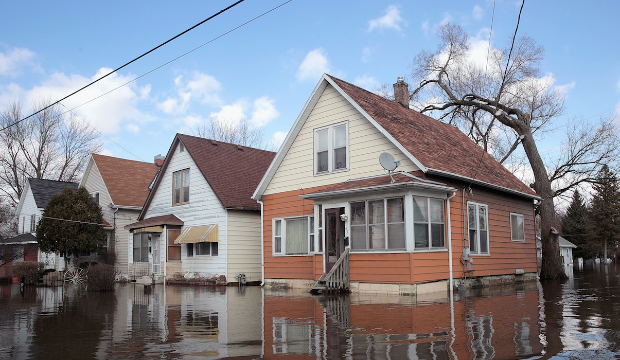 Inundaciones históricas en Estados Unidos dejan al menos tres muertos