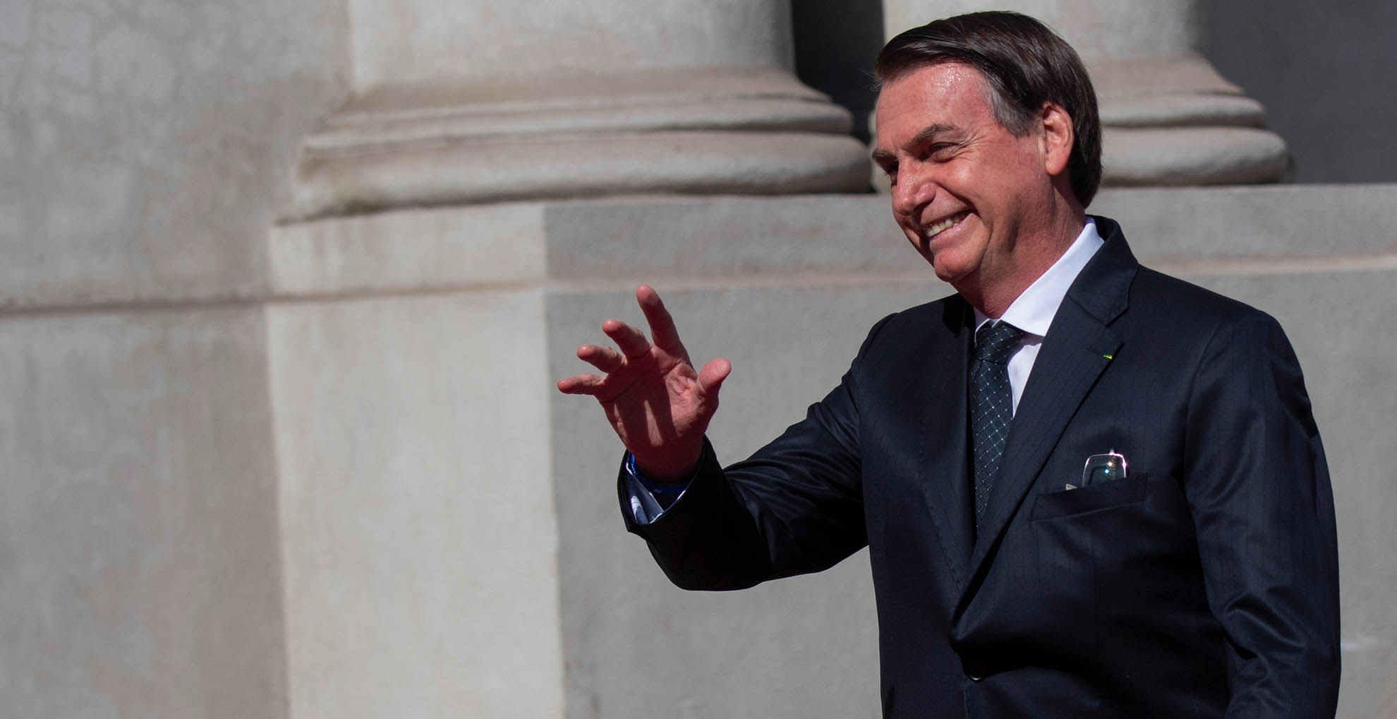 Bolsonaro niega ser xenófobo y machista diciendo que son “fake news”