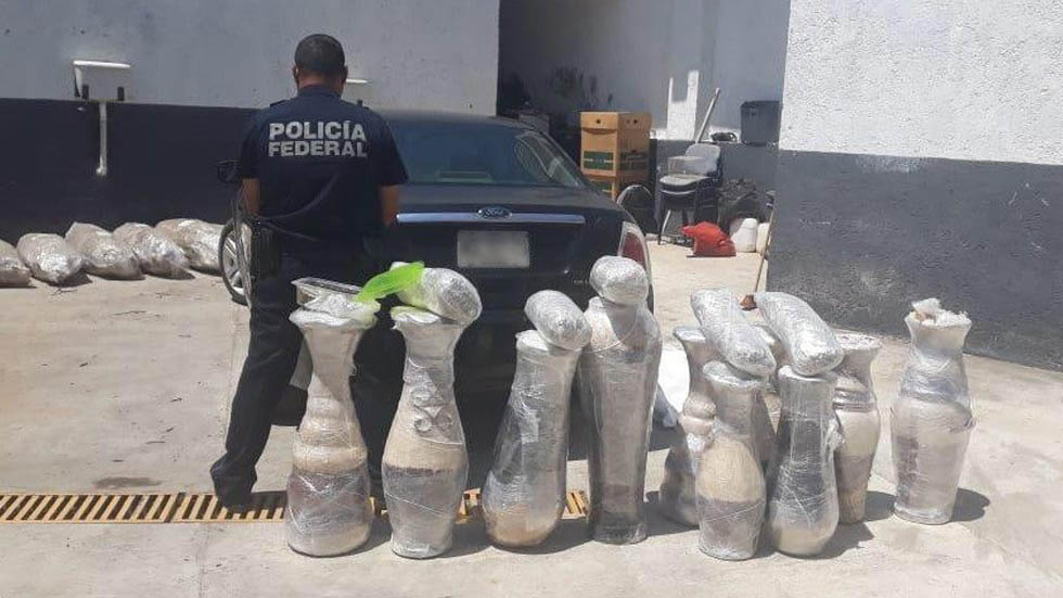 Encuentran mariguana oculta en jarrones decorativos en Michoacán