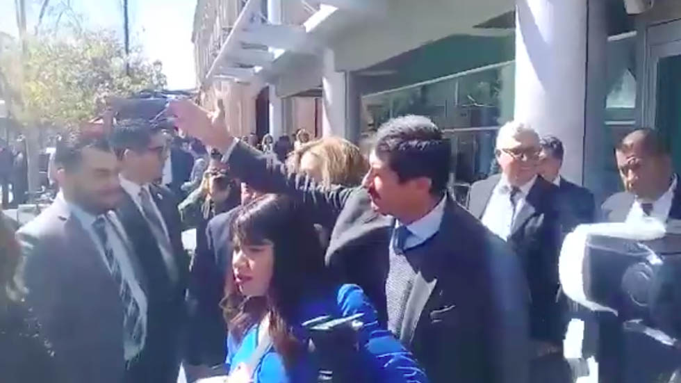 #Video Escolta de Javier Corral arrebata cámara a reportero