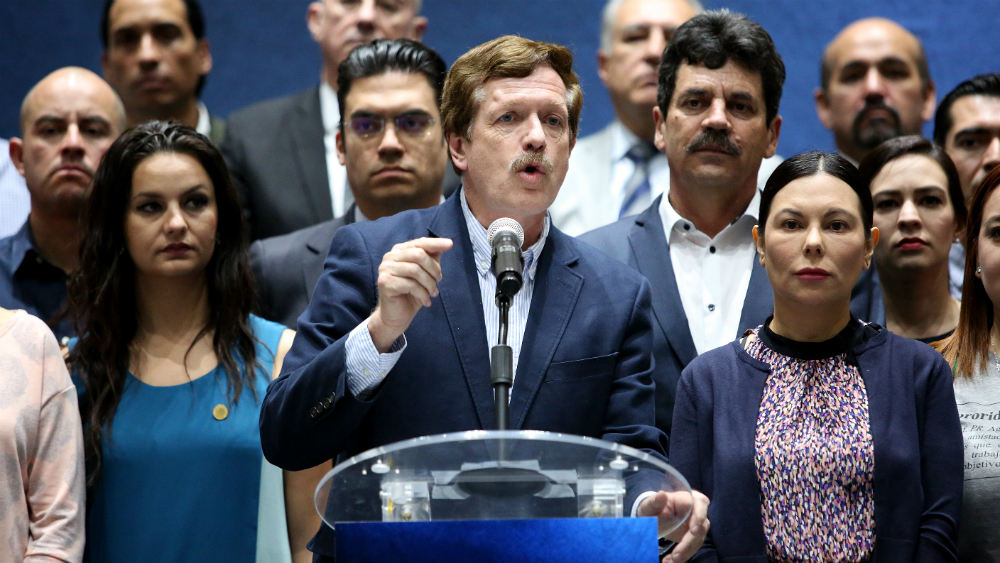 SEP no puede legislar sobre reforma educativa: Romero Hicks a AMLO