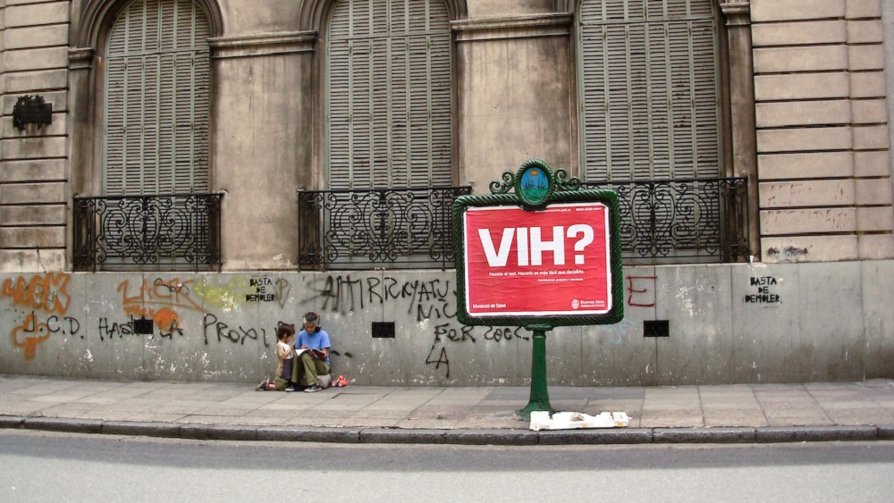 Médicos logran segunda remisión de VIH en paciente