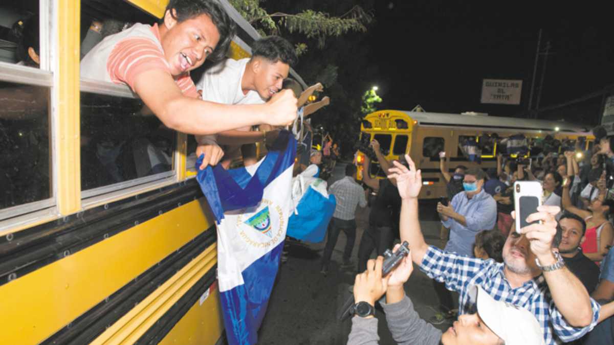 Nicaragua libera a 100 opositores detenidos violentamente el sábado