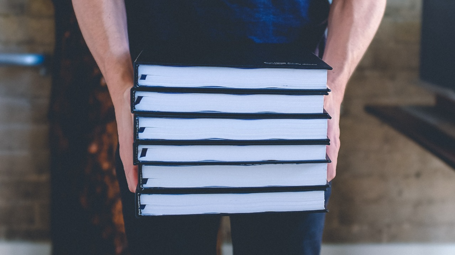 El origen de las becas y su importancia - libros