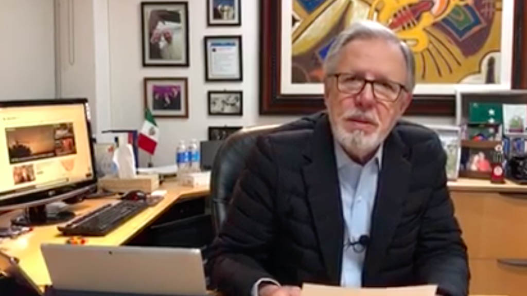 Calificadoras y presidente descalificando