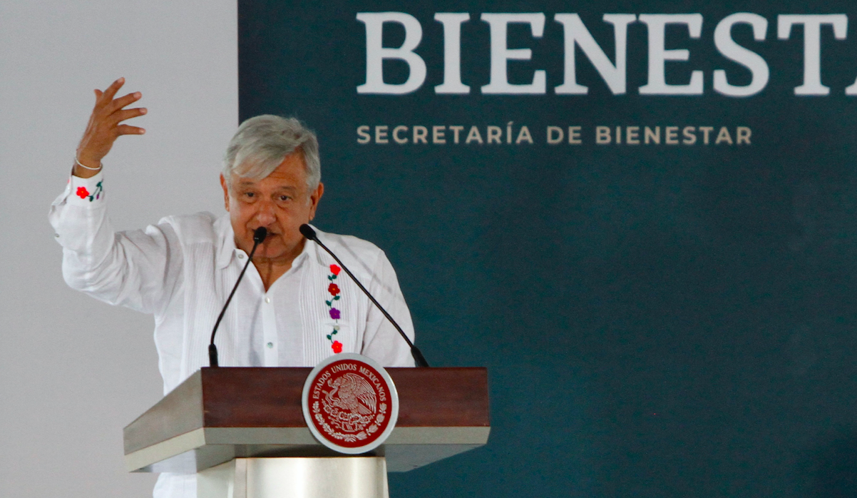 Podría haber un aeropuerto en la Huasteca potosina: López Obrador