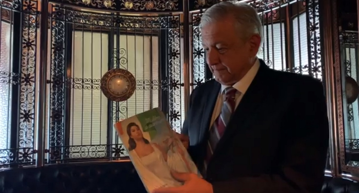 #Video AMLO enaltece regreso del civismo a la educación pública