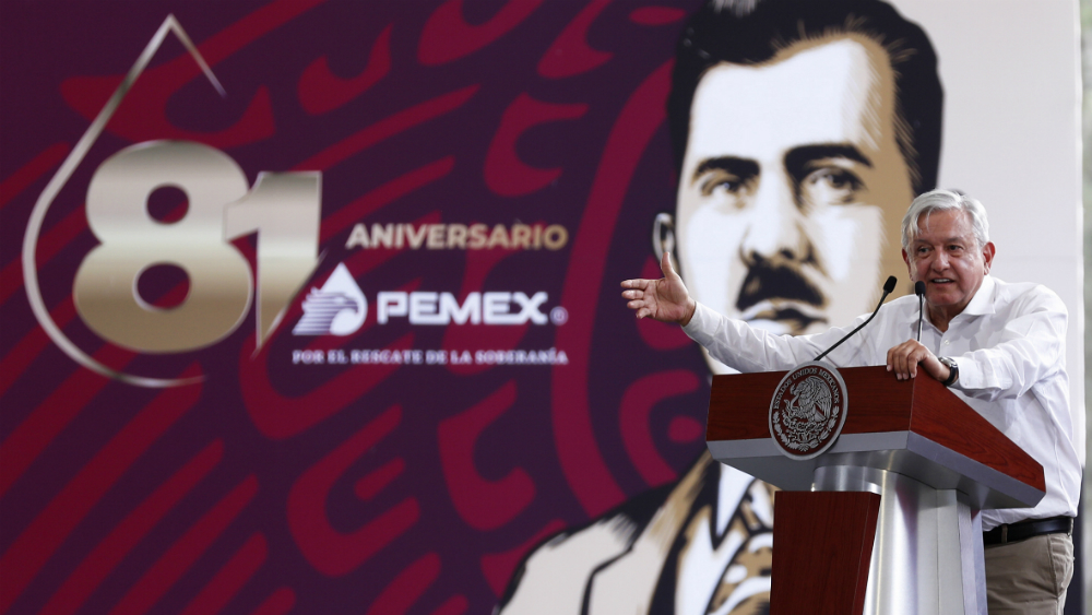 López Obrador llama a rescatar a la industria petrolera nacional López Obrador llama a rescatar a la industria petrolera nacional