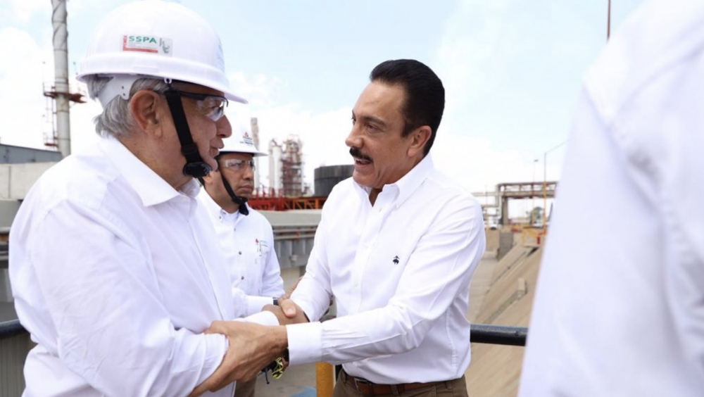 Realiza AMLO recorrido por refinería de Tula Realiza AMLO recorrido por refinería de Tula