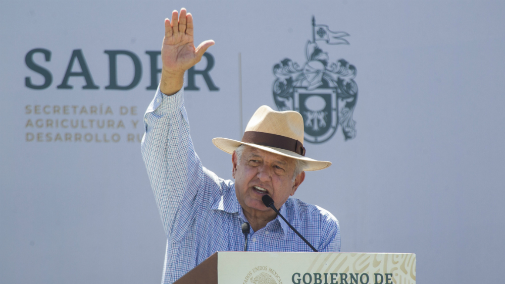 Va López Obrador contra ‘huachicoleo’ en leche
