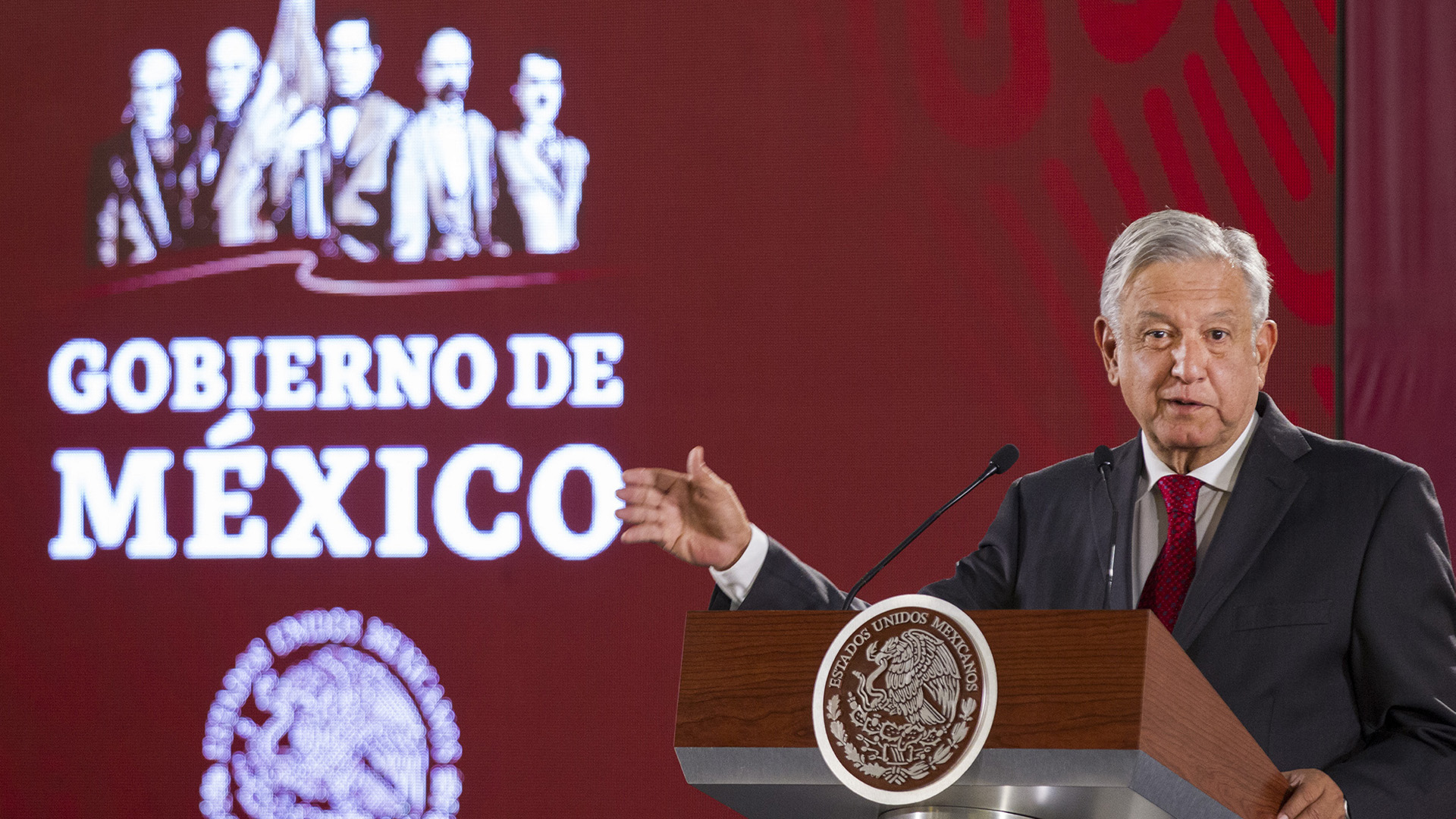 AMLO pospone presentación de compromiso firmado de ‘no reelección’