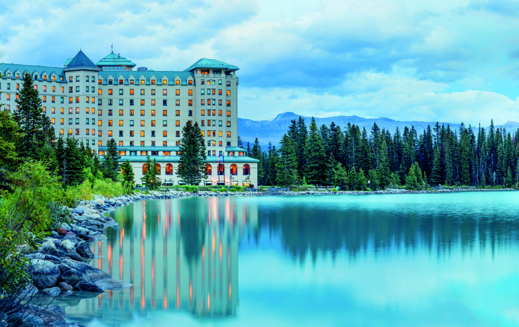 ¿Qué hacer en Alberta, Canadá, durante 48 horas? - louise-lake-fairmont-chateau-foto-cortesia-de-fairmont-1