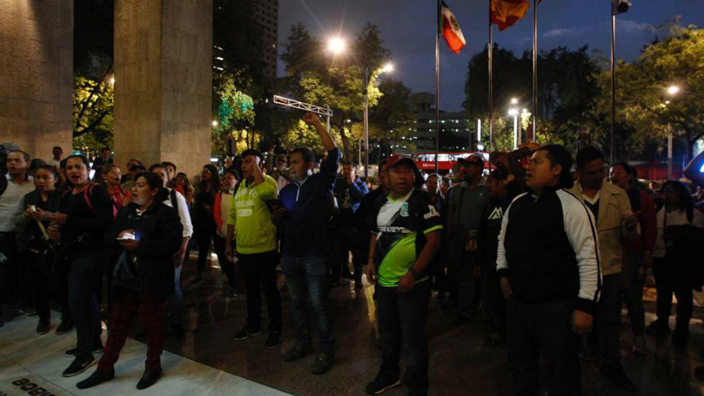 CNTE impide con bloqueos que legisladores dictaminen iniciativa de Reforma Educativa