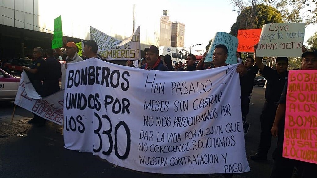 Bomberos vuelven a bloquear Avenida Insurgentes