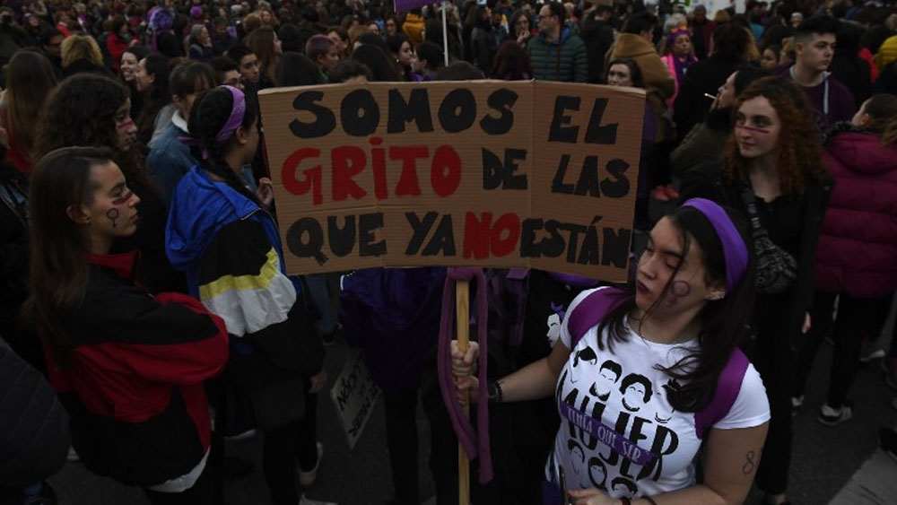 Marchan más de 550 mil personas por derechos de las mujeres en España