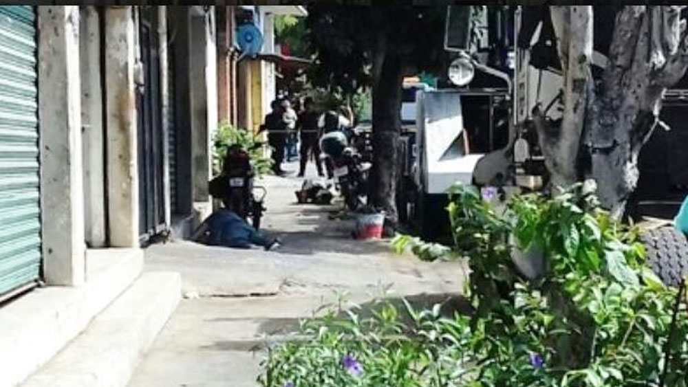 Torturan y asesinan a dos marinos en Acapulco Torturan y asesinan a dos marinos en Acapulco