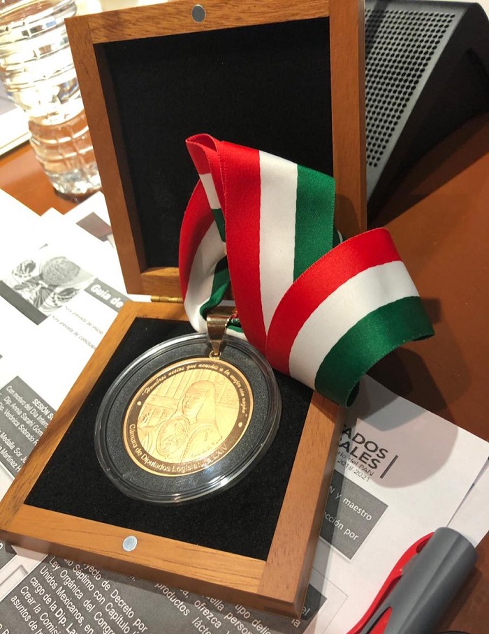 Ifigenia Martínez recibe medalla Sor Juana Inés de la Cruz - medalla-sor-juana-ines