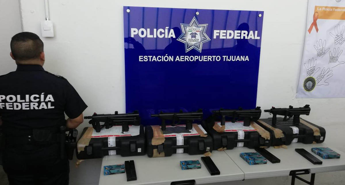 Aseguran a pasajero con cuatro metralletas en Aeropuerto de Tijuana