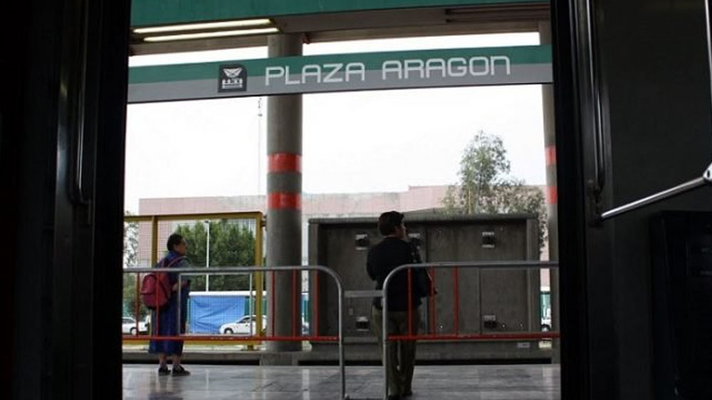 Muere persona tras caer a vías del Metro Plaza Aragón