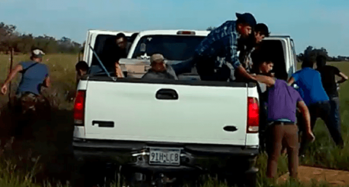 #Video Más de 20 migrantes huyen de la policía de Texas