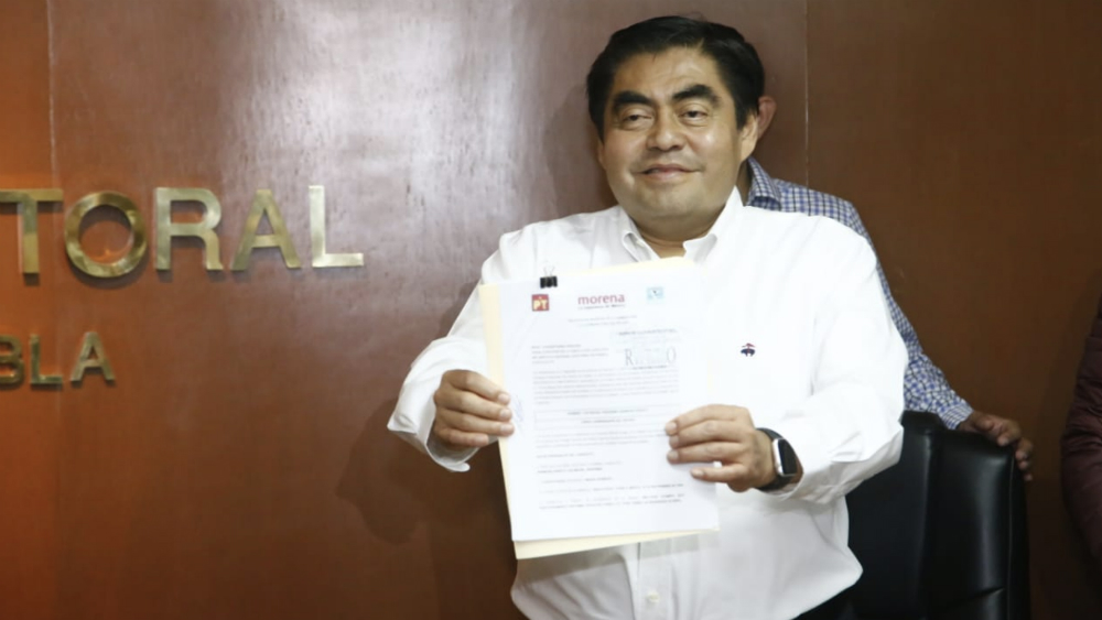 Miguel Barbosa se registró como candidato a gubernatura de Puebla