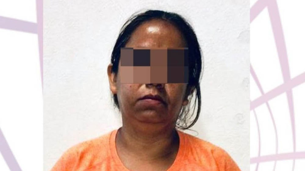 Mujer irrumpe en casa, golpea a hombre y agrede a policías en Morelos