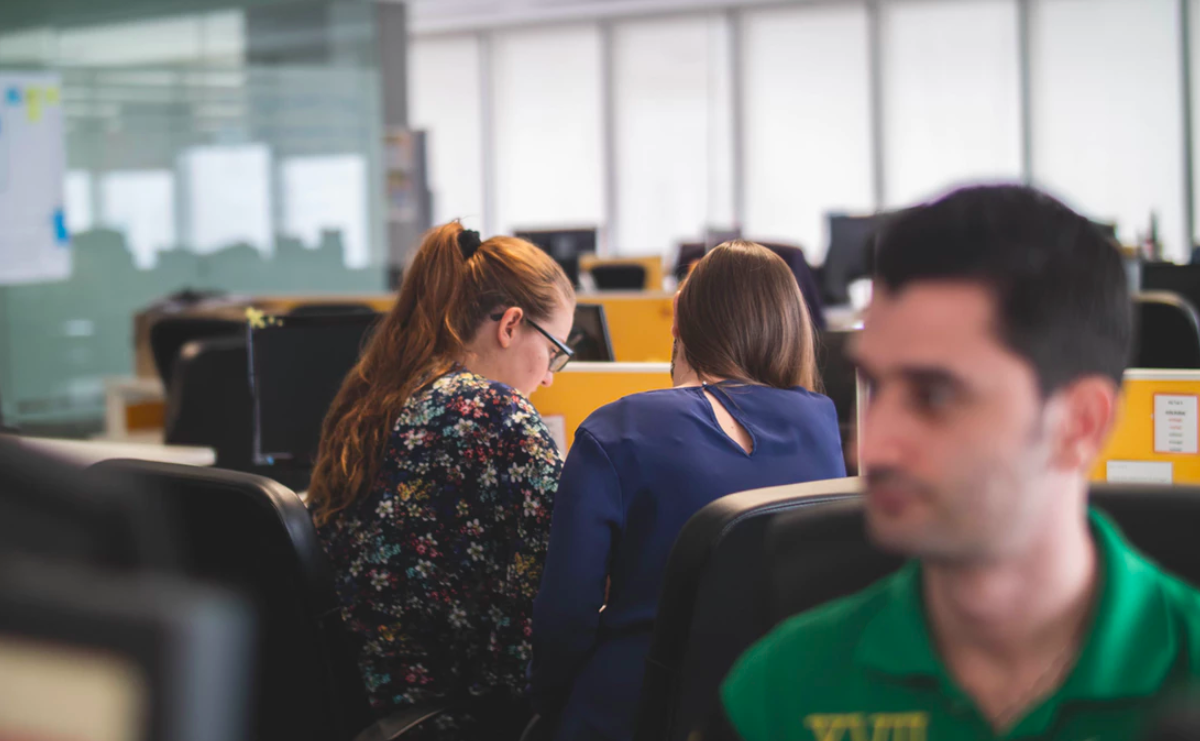 Mujeres son más propensas a sufrir estrés laboral