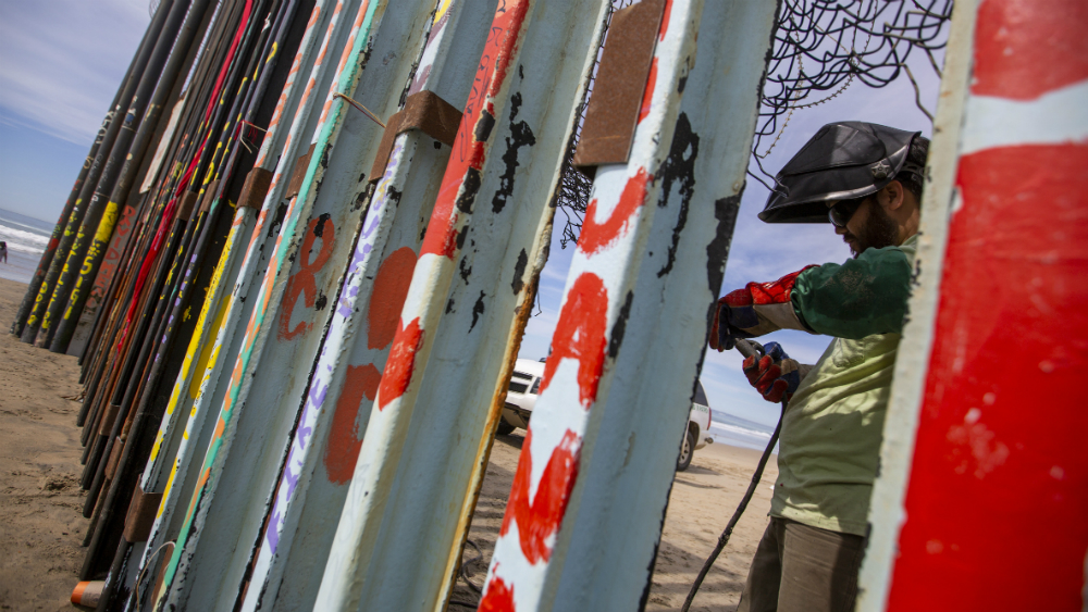 Pentágono autoriza mil mdd para muro en frontera con México