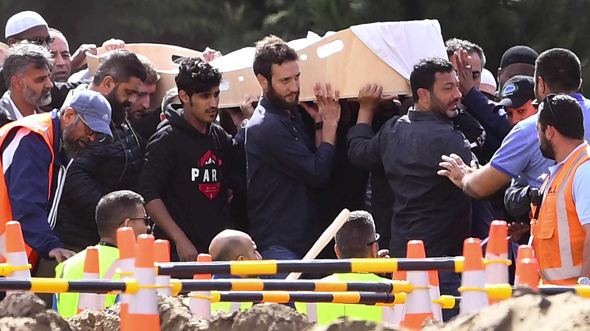 Entierran a dos víctimas de masacre en Nueva Zelanda