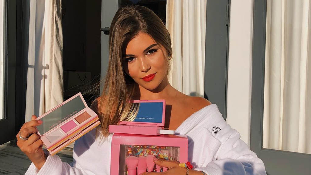 Canal Hallmark despide a Lori Loughlin tras escándalo de soborno - olivia-jade-con-productos-de-su-coleccion-con-sephora