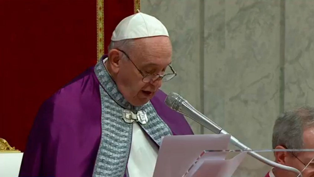 Papa Francisco fija obligación de denunciar abusos sexuales