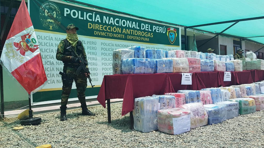 Detienen a mexicanos con dos toneladas de cocaína en Perú