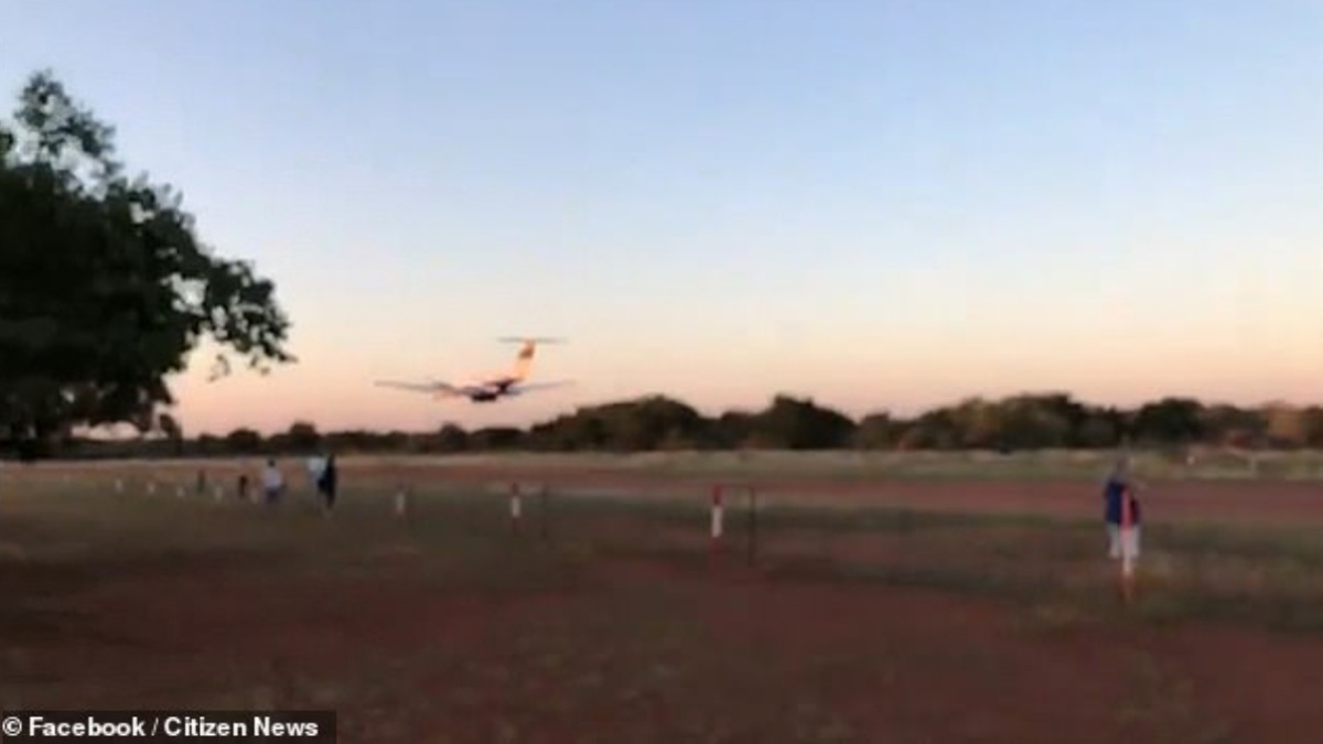 #Video Piloto estrella avión pequeño contra edificio para matar a su esposa