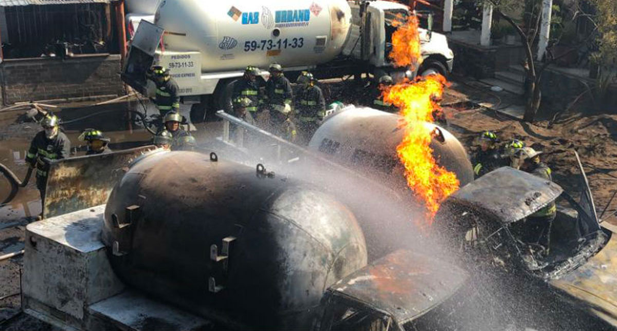 Procuraduría capitalina investiga explosión de pipas en Milpa Alta